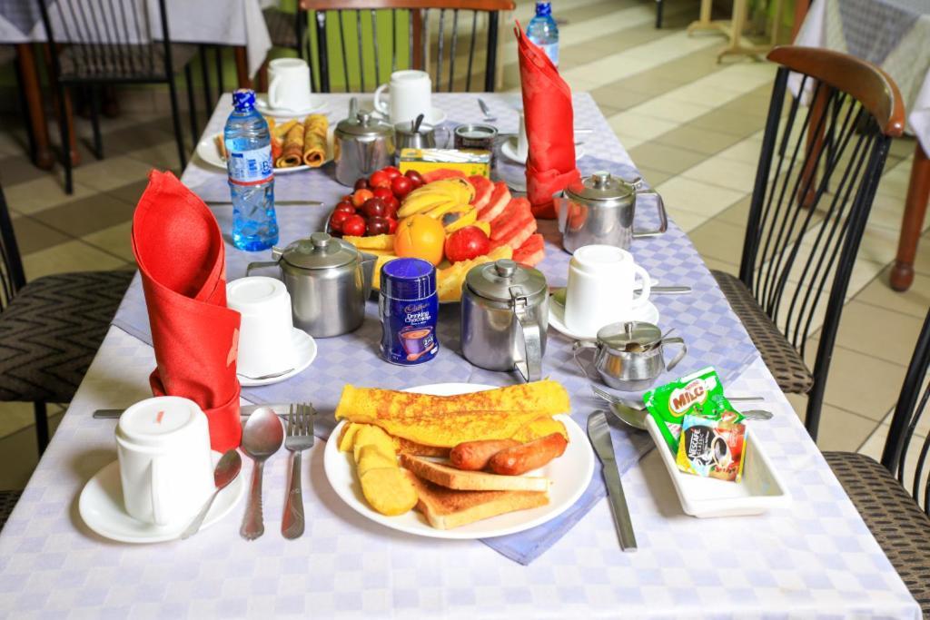 Paris Hotel Nairobi Bagian luar foto