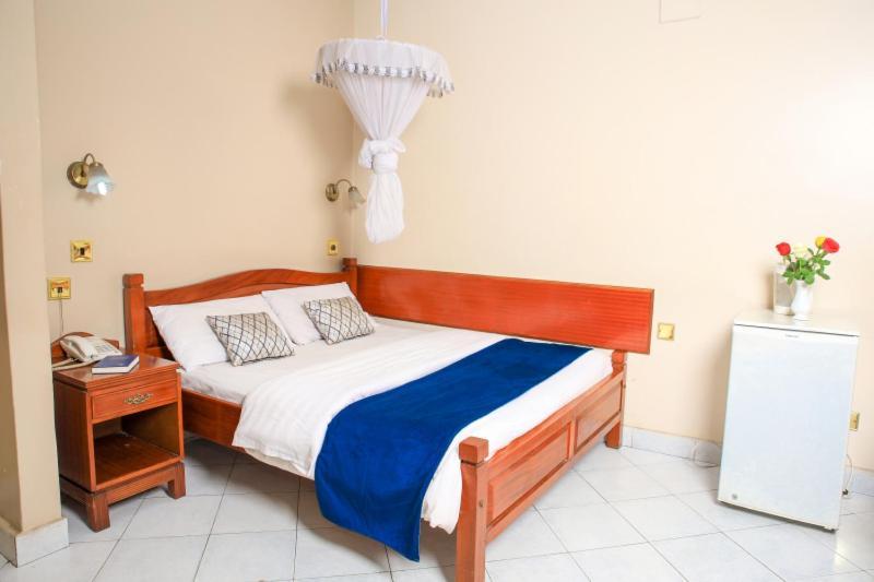 Paris Hotel Nairobi Bagian luar foto