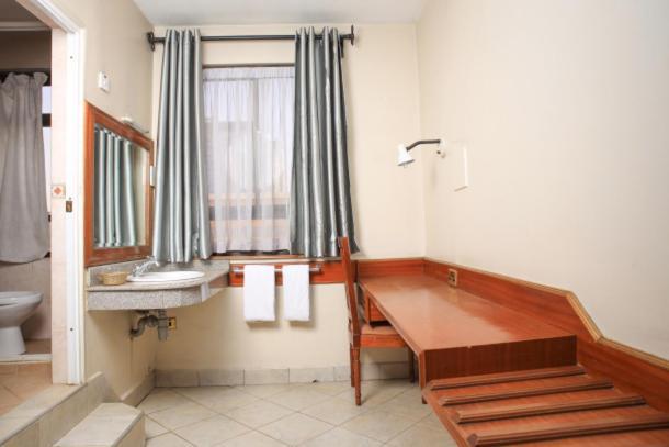 Paris Hotel Nairobi Bagian luar foto